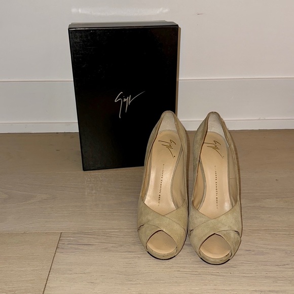 Giuseppe Zanotti suede heels - Picture 2 of 6